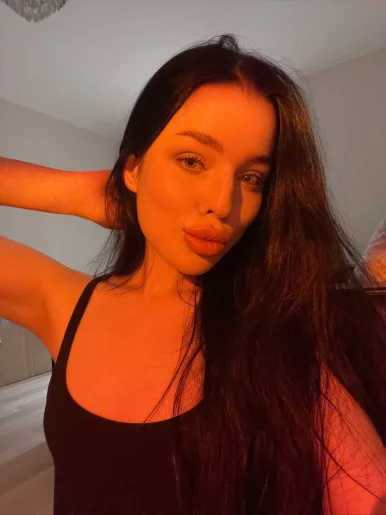 Photo of model @adellinn