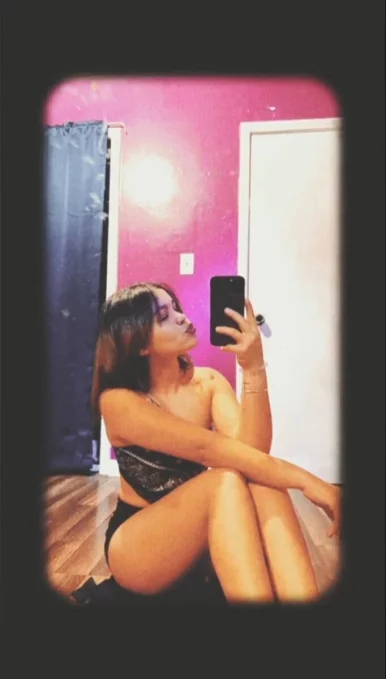 Photo of model @adry226