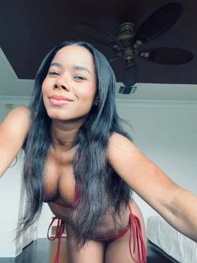 Photo of model @aghattastardluxe