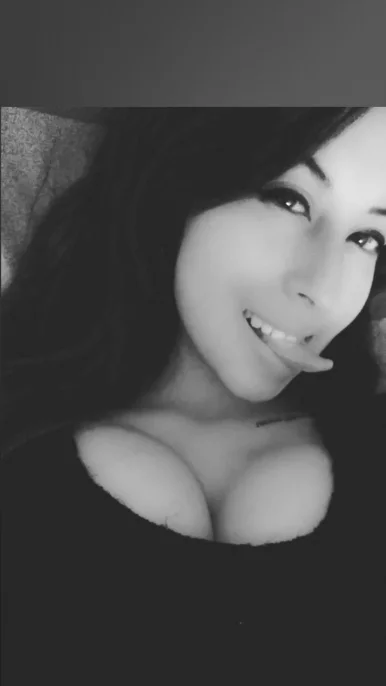 Photo of model @alejandraa.aguilar