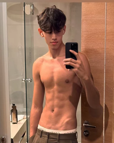 Photo of model @alejandrotwk_free