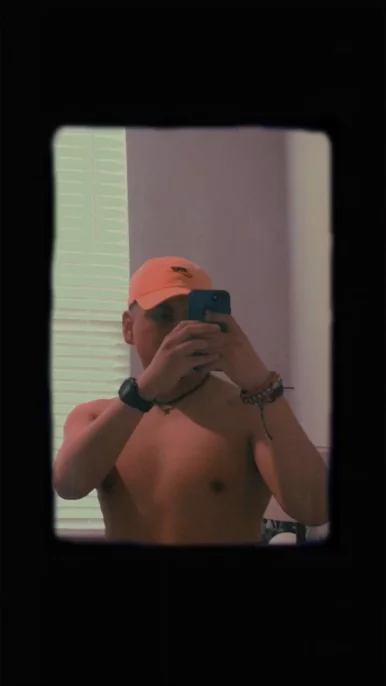 Photo of model @alexthepoolboy