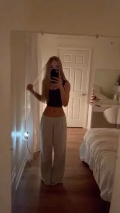 Photo of model @aliceedrain