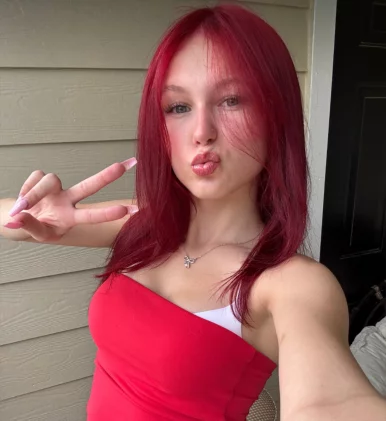 Photo of model @alicegoldings