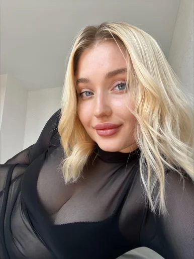 Photo of model @alicelittleowl