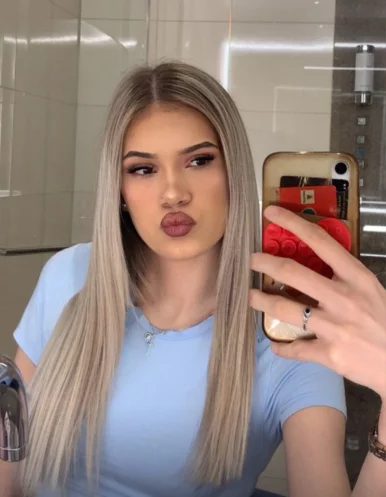 Photo of model @alinaaaxlove