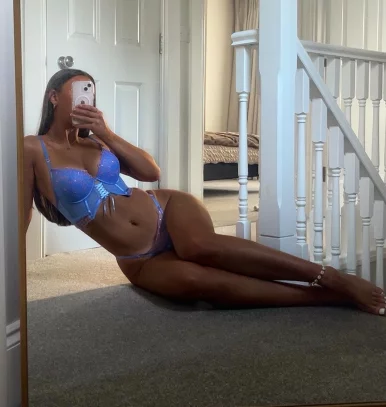 Photo of model @allanamurphy