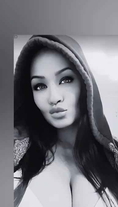 Photo of model @alleybaggett