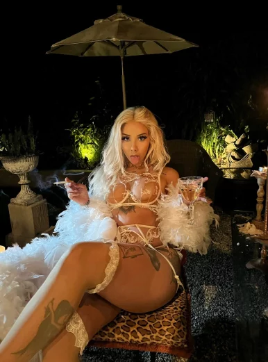 Photo of model @allylotti