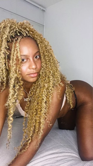 Photo of model @amberfetish