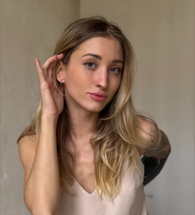 Photo of model @amy_lovvee