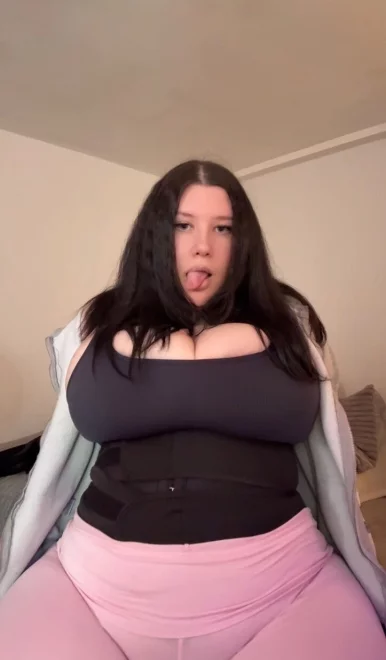 Photo of model @anababee010