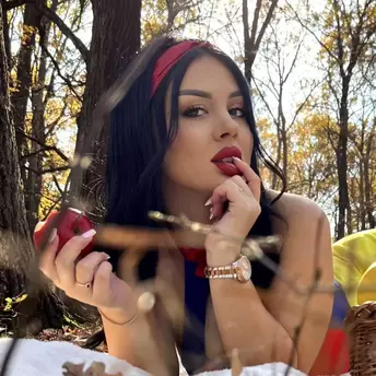 Photo of model @angeljoannaa