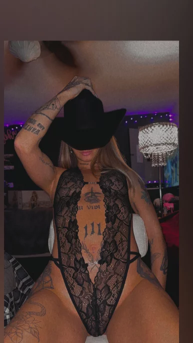 Photo of model @anggmaee