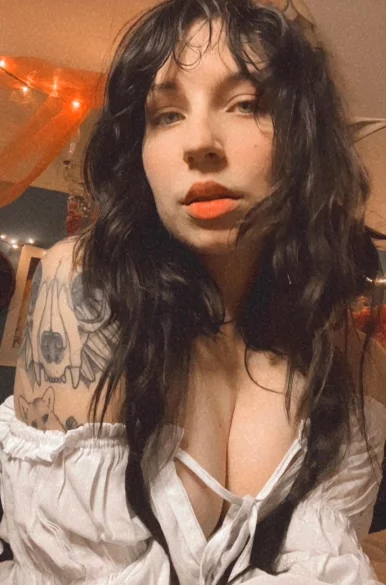 Photo of model @aphroditeluna