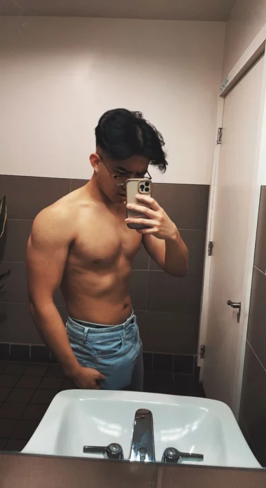 Photo of model @asianbbyboi