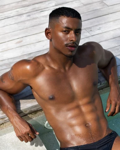 Photo of model @asianbrownboi