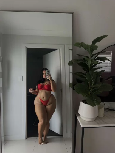 Photo of model @aussiemamix