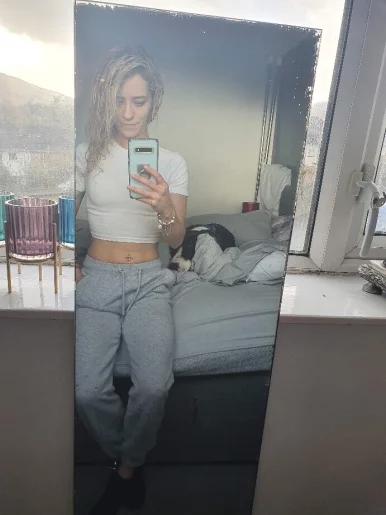 Photo of model @avaava88