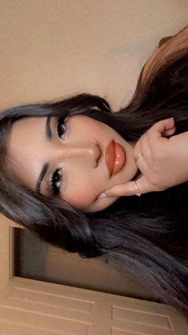 Photo of model @azalicora