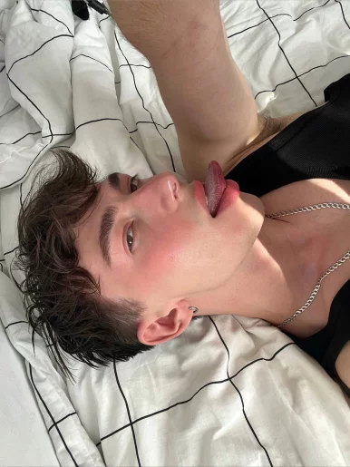 Photo of model @babybirddsfree