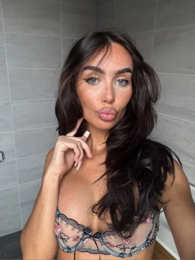 Photo of model @babyomss