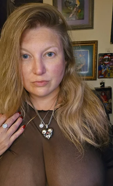 Photo of model @babywolfwitch