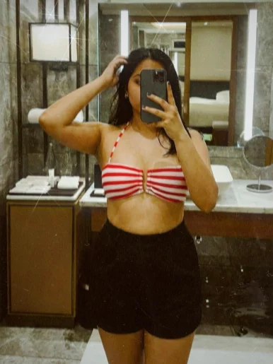 Photo of model @barebuttercup