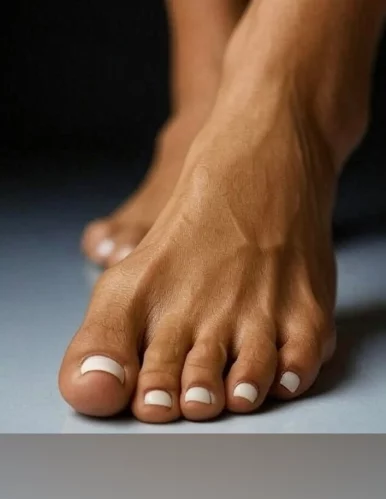 Photo of model @barefootyas