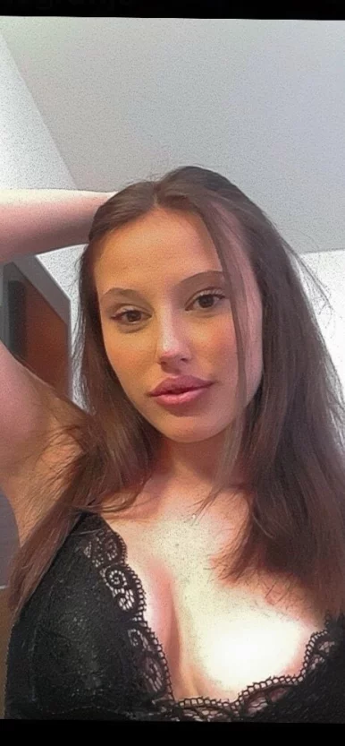 Photo of model @barelle