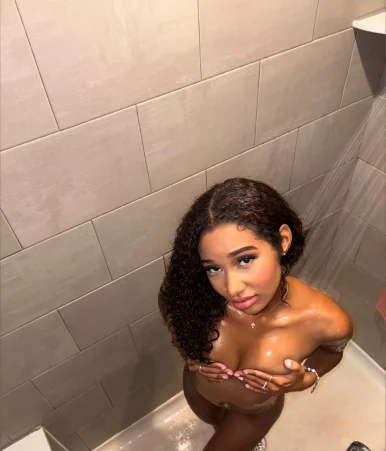 Photo of model @barelywinter