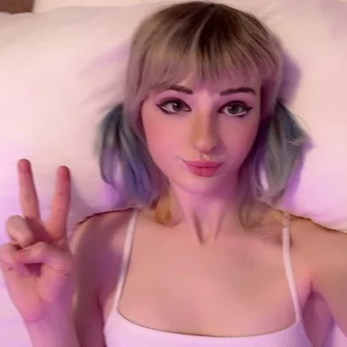 Photo of model @basedtransgirl