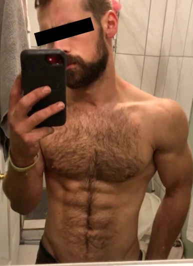 Photo of model @beardedbuilder