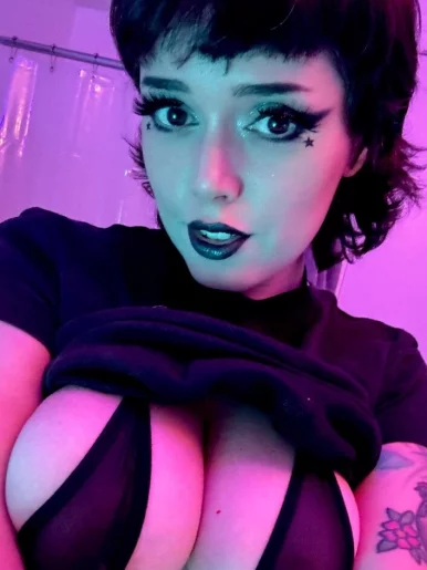 Photo of model @bebebethybear