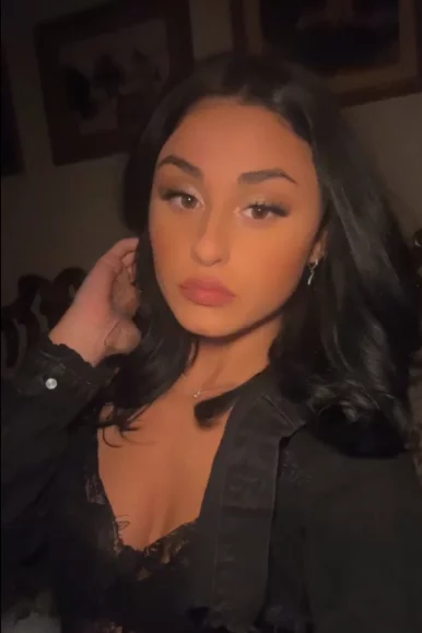 Photo of model @bellababyxo