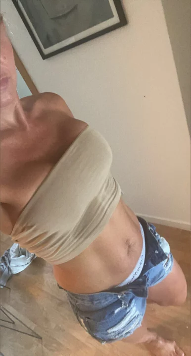 Photo of model @bellaextra