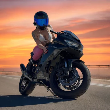 Photo of model @bellaridesx