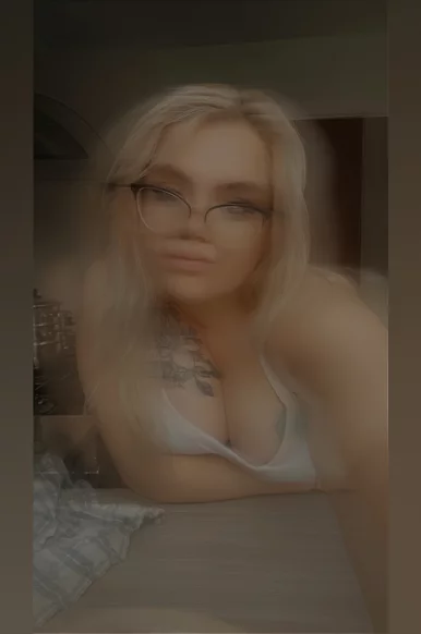 Photo of model @bigbattyblondie02