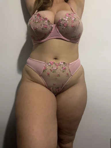 Photo of model @bigtitmommyx