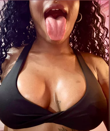 Photo of model @blackbootynayla