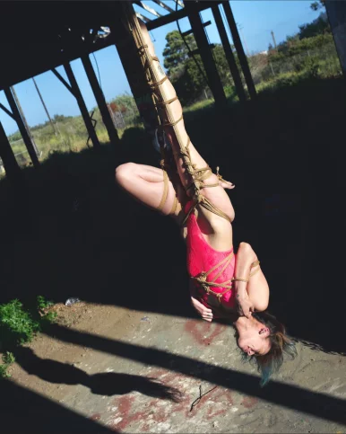 Photo of model @blazinbara