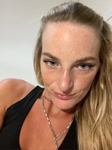 Photo of model @blonddemma