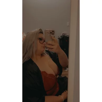 Photo of model @blondebabe96