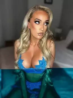 Photo of model @blondebelle