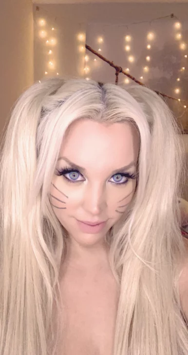 Photo of model @blondiefesser