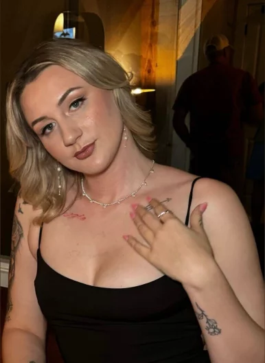 Photo of model @blondiiiibaby