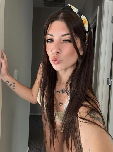 Photo of model @blossomalliefree