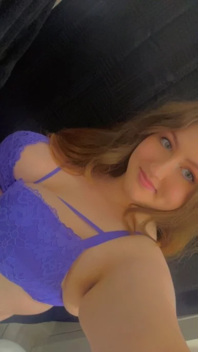 Photo of model @blushbunni