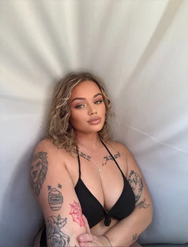 Photo of model @bratzbabyy94