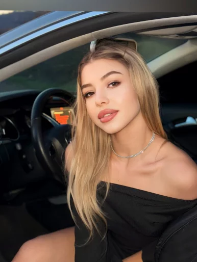 Photo of model @briana_hot